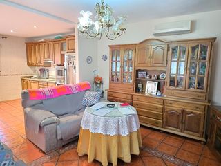 Casa en Avenida p�rroco peguero 5. Venta casa con terraza en villa del rey (c�ceres)