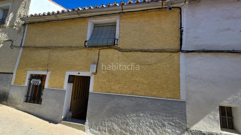 Foto b12b2351-f819-4c3e-a6d0-4cc730c1c8b5. Casa a calle chaparro 35 a Aliseda
