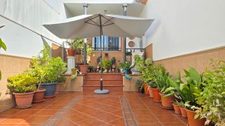 Casa en Avenida de la nava 28. Vivienda con patios y garaje. avda de la nava, 28. brozas (c�cer