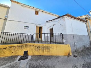 House  Calle puerto 33. Casa con patio en aliseda (caceres).