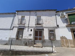 Casa  Calle bartolomé pelayo. Vivienda con patio. c/ altozano, 6. brozas (cáceres).