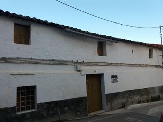 Casa en Calle bail�n 7. Vivienda con patio. c/ bailen, 13. aliseda.