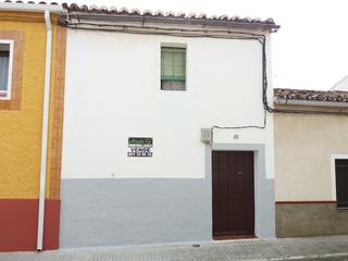 Maison à Calle barrionuevo alto 20. Vivienda con patio. c/ barrionuevo alto nº 20. aliseda (cáceres)