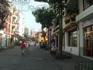 Location Local commercial à Zona Martiánez. Alquiler local de dos plantas con gran fachada en céntrica calle