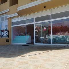 Lloguer Local Comercial a La Quinta. Local de esquina