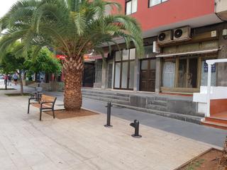 Location Local commercial à Zona Martiánez. Alquiler local con pequeña terraza, en avenida de mucho paso.