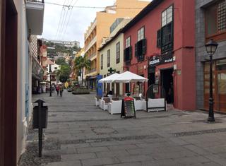 Location Local commercial à Zona Martiánez. Alquiler local comercial de dos plantas a pie de calle con posib