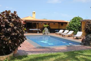 Casa a San Antonio - Las Arenas. Venta magnífica casa estilo canario con extensa finca, bien comu