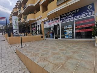 Local Comercial a La Quinta. Local comercial con terraza