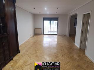 Location Appartement à Valdepeñas. Piso en alquiler en seis de junio, 3 dormitorios.