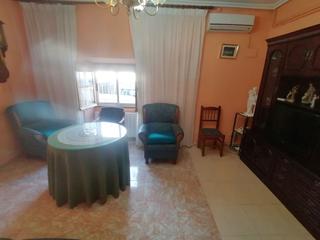 Maison à Valdepeñas. Casa en venta en barrio san juan, 4 dormitorios.