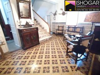 Casa a Valdepeñas. Casa en venta en seis de junio, 5 dormitorios.