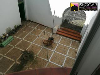 Maison à Valdepeñas. Casa en venta en centro, 8 dormitorios.