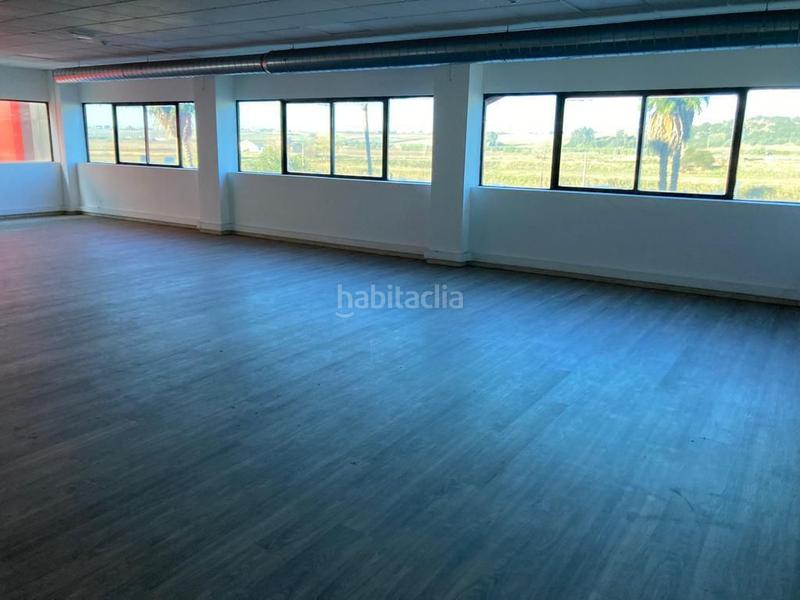 Foto 09c11dbb-ed8f-4c37-bd12-02d6cc5b726a. Rent industrial building in Gelves