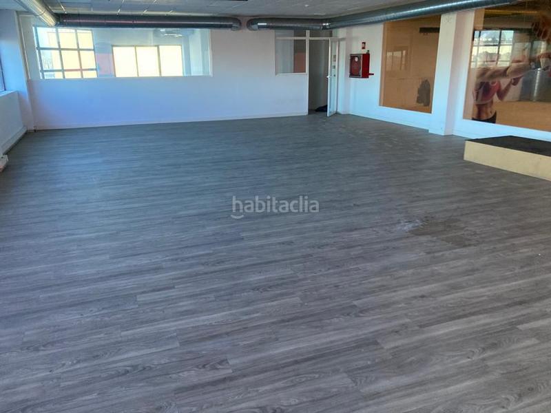 Foto 811d04b4-be0a-4b28-bc9b-f16615e8956b. Rent industrial building in Gelves