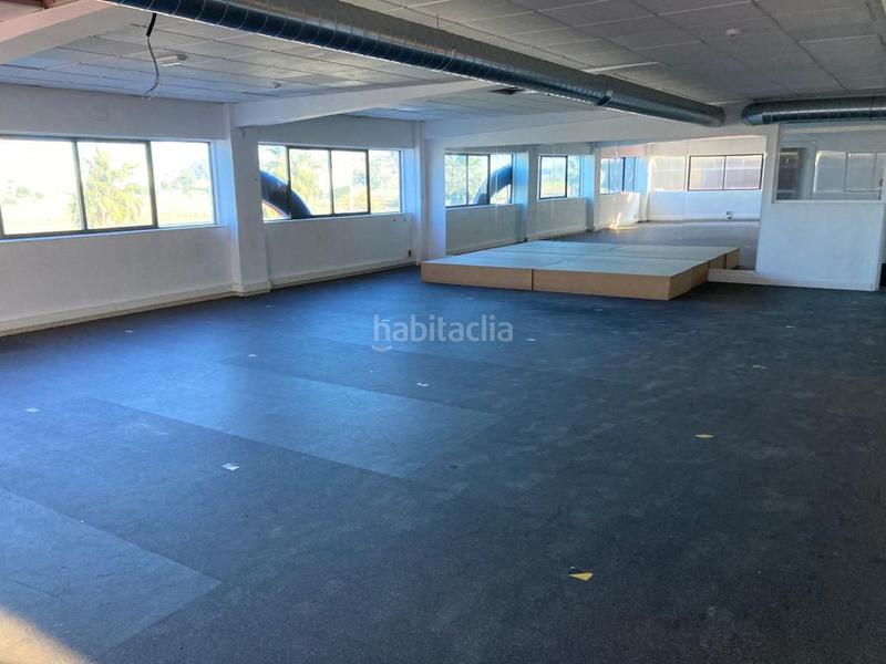 Foto 95c4616e-bd59-4118-830e-74ecee95ac54. Rent industrial building in Gelves