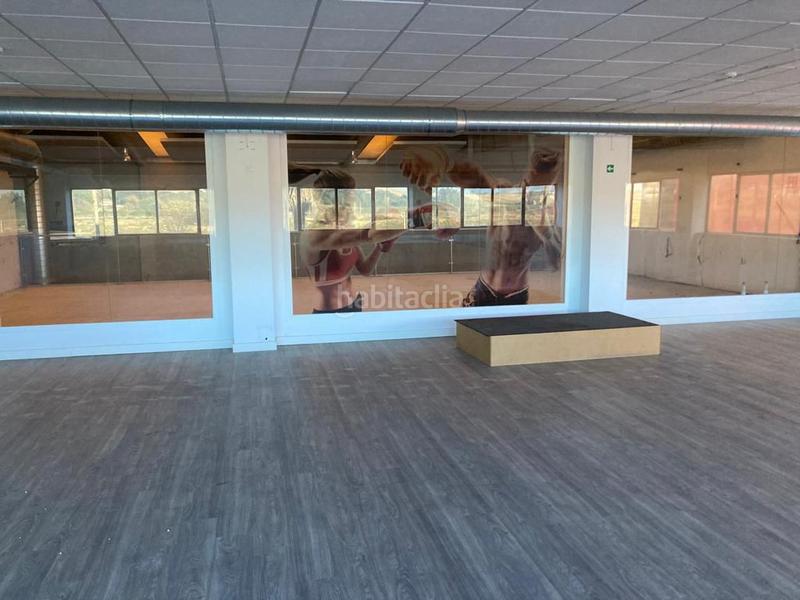 Foto abc519bd-02d0-4448-b5f8-bc51d8d12c09. Rent industrial building in Gelves