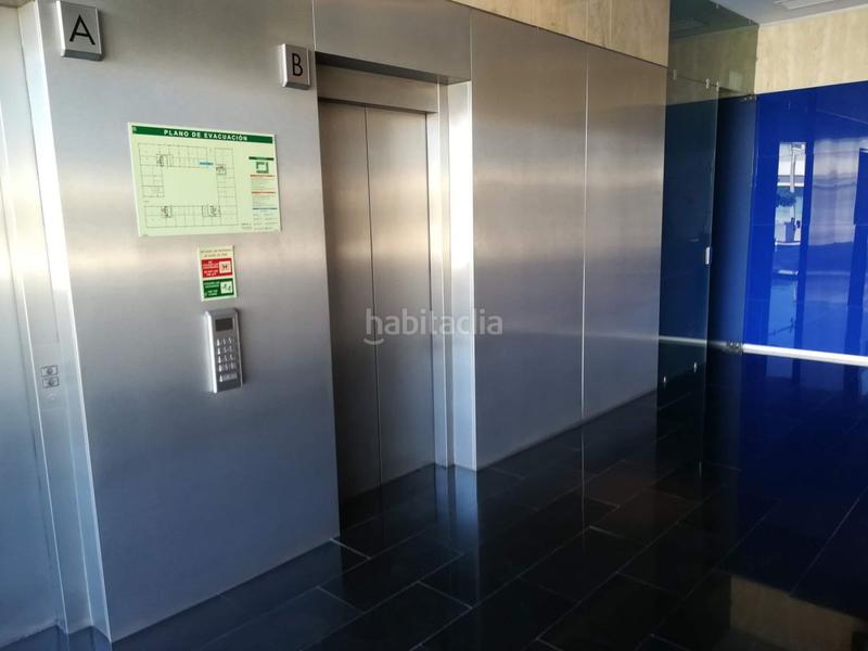 Foto 031a2f2b-92a1-4e89-915e-a80a6ddd4a56. Office space with parking in Palmete Sevilla