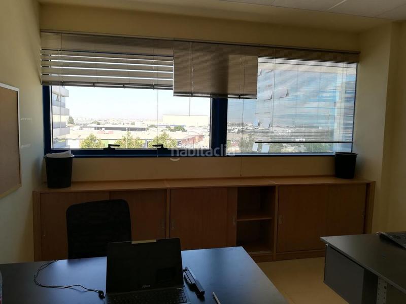 Foto 823b58ea-0bb6-4755-bea4-b0c3c57a438b. Office space with parking in Palmete Sevilla