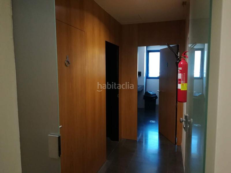 Foto a85a7b0e-4409-4c70-b335-2055e17898d4. Office space with parking in Palmete Sevilla
