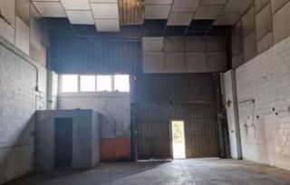 Industrial building in Salteras. Nave industrial en venta en polígono industrial.