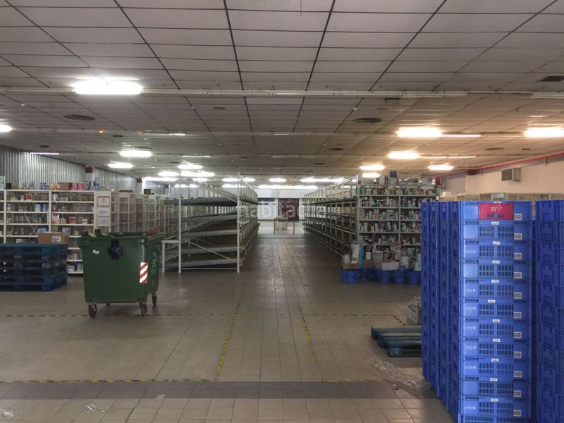 Foto 7b01f81d-e99b-4f27-a348-bf16159ee5e3. Rent industrial building in La Hacienda - Nueva Andalucía Dos Hermanas