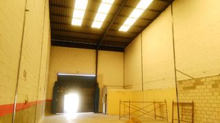 Affitto Capannone industriale in La Hacienda - Nueva Andalucía. Nave industrial en alquiler en polígono industrial.