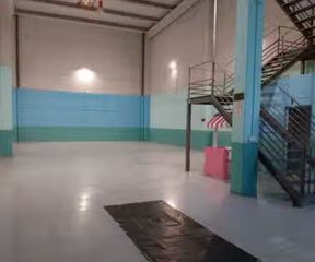 Fabrikhalle in La Paz. Nave industrial en venta en bda la liebre.
