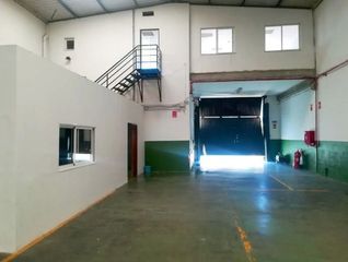 Lloguer Nau industrial a Pisa. Nave industrial en alquiler en polígono pisa.