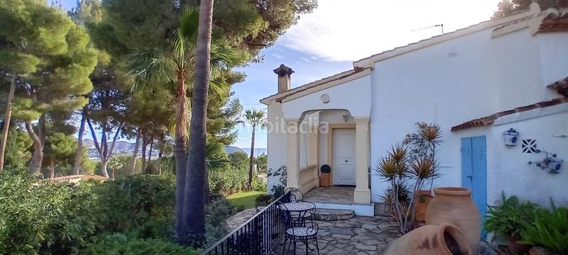Foto 1976bf05-dda9-4233-a0bd-216ade223d70. Chalet magnífica villa de 4 dormitorios, con vistas al mar hacia la bahía , en la zona de fanadix, con piscina y garaje. oportu en Moraira