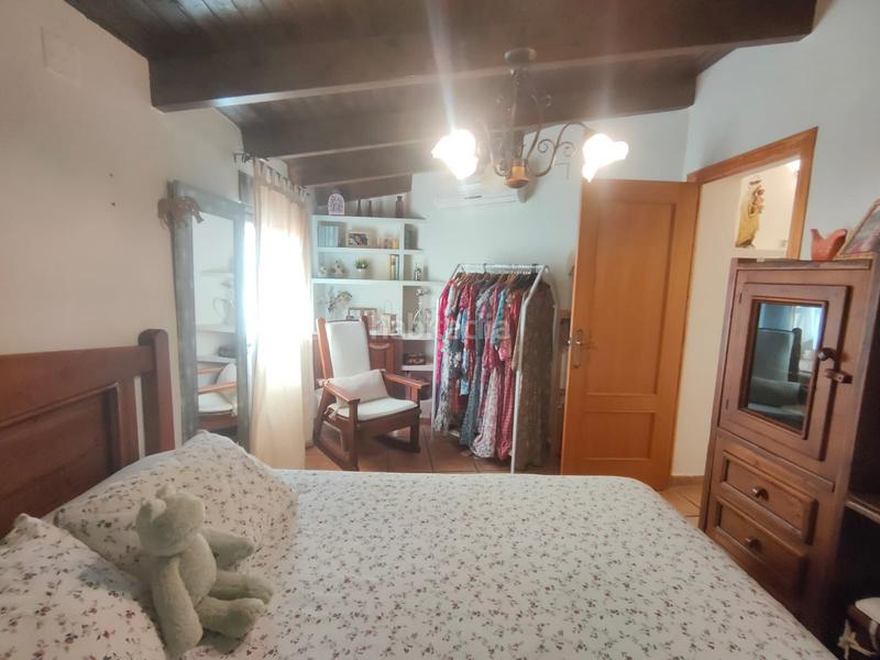 Foto 80583a15-6232-47b1-82a8-c00cd5816b80. Masía magnífica casa adosada de 3 dormitorios y 2 baños en el casco antiguo . garaje privado y azotea con vistas al mar y a la m en Polop