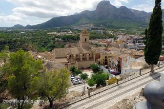 Masia a Polop. Casa de pueblo en esquina con gran potencial en polop de la mari