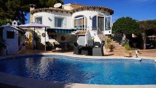 Casa a Marisol Park - Ortembach - Los Almendros. Casa independiente con amplia parcela en zona tranquila de calpe