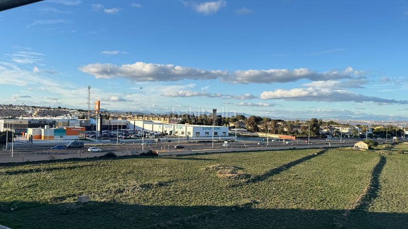 Foto 3c869dfc-e970-4050-8cc7-56eda29b17aa. Apartament amb piscina a Punta Prima Torrevieja