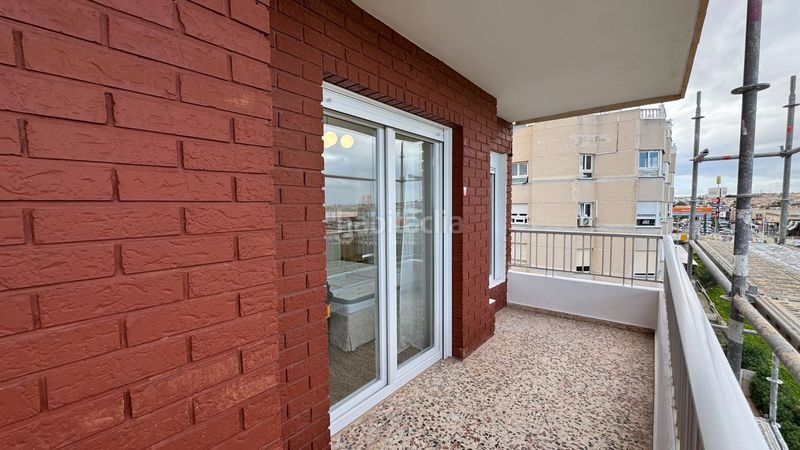 Foto 7592e716-5700-46b9-bf0e-0c2bd29b2e58. Apartament amb piscina a Punta Prima Torrevieja