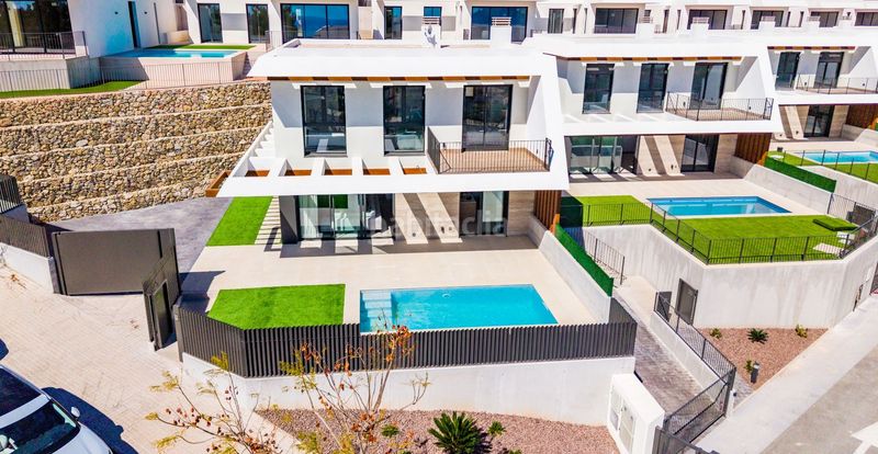 Foto b652a0ff-62c4-41d7-b871-1dfcf5766afe. Casa amb piscina a Casco urbano Polop