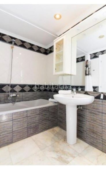 Foto 21b4f0ad-d781-41f3-bae6-9323f2ed7f32. Apartament amb piscina a Playa Poniente Benidorm