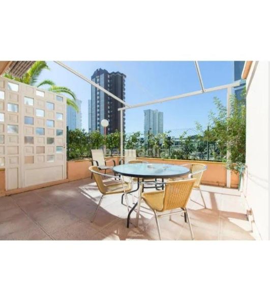 Foto 3a3a511a-7d08-4606-8cf9-5d3c08dfaaea. Apartament amb piscina a Playa Poniente Benidorm
