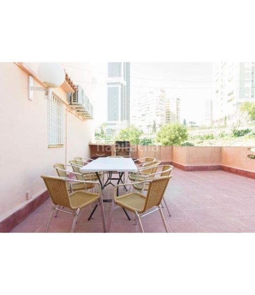 Foto 3abad680-3f44-44f1-93db-ed3264f19f40. Apartament amb piscina a Playa Poniente Benidorm
