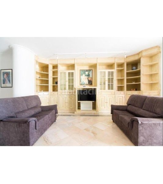 Foto 89b1c6c8-ac50-4854-b46f-9896b4609c07. Apartament amb piscina a Playa Poniente Benidorm
