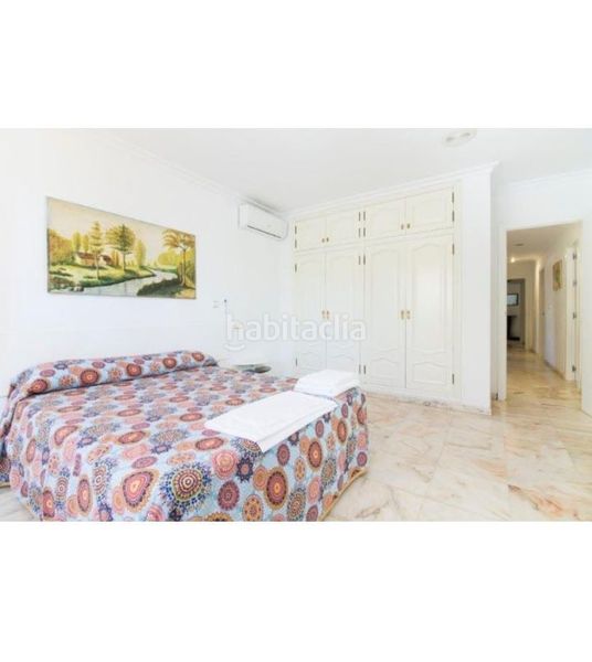 Foto b2221645-55a2-4d4f-8001-97fbb0de7b74. Apartament amb piscina a Playa Poniente Benidorm