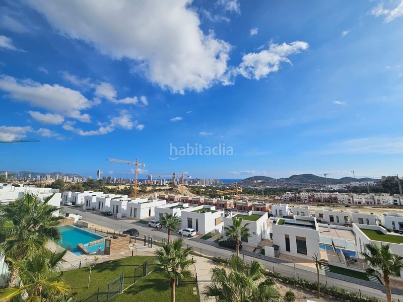 Foto 05a83e9f-133f-4341-975a-f2248c89b54a. Lloguer àtic amb calefacció piscina a balcón de Finestrat-terra marina Finestrat