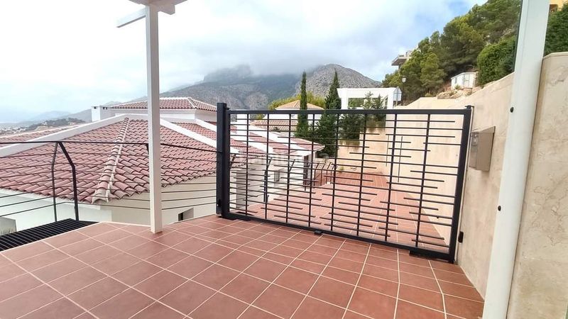 Foto b235ef34-0bc2-490d-bfec-4ee56e75edae. Xalet amb calefacció piscina a Altea hills Altea