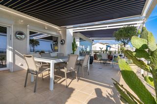 Attico in Carrer joan maragall 16. Sobreático con ascensor terrazas y vistas al mar en venta en sit
