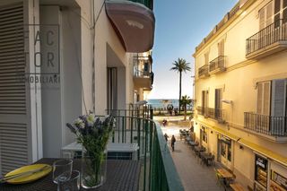 Miete Studiowohnung  Carrer primer de maig de 1838. El cliché del café mirando al mar existe y se alquila