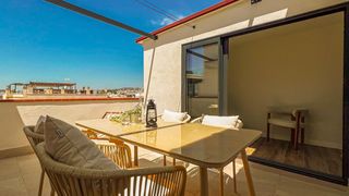 Attique à Carrer doctor bartomeu robert 3. Estudio ático con encanto en venta zona sant sebastiá tu refugio