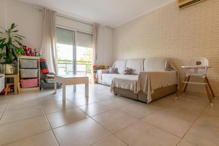 Pis a Carrer miquel servet 143. Piso en venta en les roquetes ideal inversores