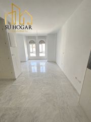 Studio in Zona Carrefour. Tu espacio en rota, con piscina y garajeeres soltero o una parej