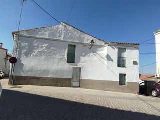 House  N/a. Vivienda con cochera en venta. alcántara