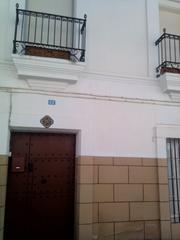 Casa  Calle soledad. Vivienda con patio y cochera en venta. alcántara